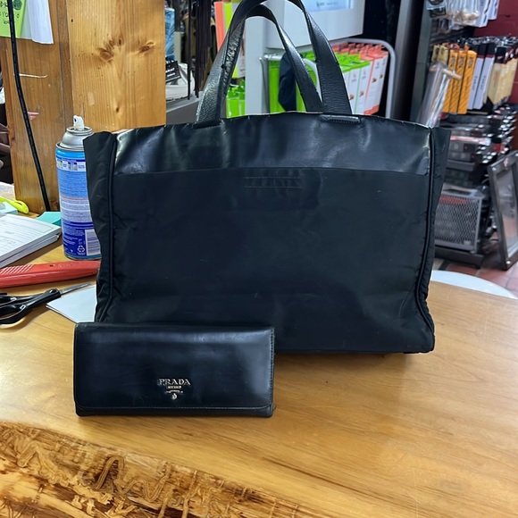 Black Prada nylon tote WITH matching wallet - Picture 2 of 12